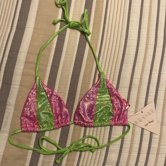 NWT 🩷💚🩷 Revibe by Dippin’ Daisy’s Aura Top - Picture 2 of 5